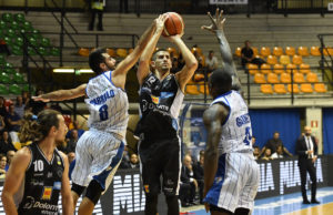 Trento: Il PalaDesio è un tabù, bianconeri battuti 84-72 da Cantù nel secondo turno di Serie A