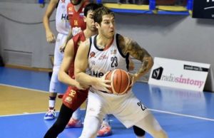 La Hertz non molla mai: I rossoblu si impongono 82-78 su Ravenna trascinati dal trio Rullo, Miles, Johnson