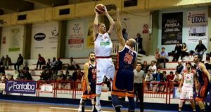 Finale Thrilling al PalaValenti. La IUL Roma si impone 80-81