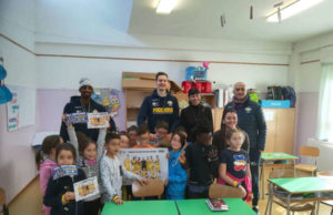La Poderosa in visita alla scuola “Salvadori” di Lido San Tommaso con Mus-e