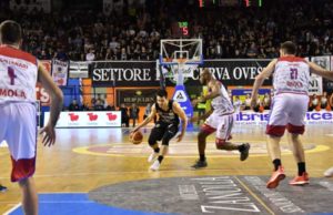 Un’Apu Gsa Udine incerottata vince di squadra contro Imola (83-71)