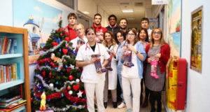 La visita in Pediatria dell’Unieuro Forlì con le Calze della Befana offerte da Conad