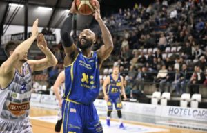 Poderosa Montegranaro sull’ottovolante. Blitz esterno a Ferrara