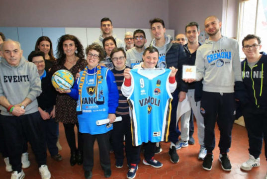 Ruzzier e Stojanovic della Vanoli Basket ospiti a pranzo della Cooperativa Lae Onlus
