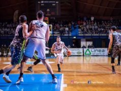 De Fabritiis fa esplodere i duemila del Carisport. La Amadori batte Faenza in volata