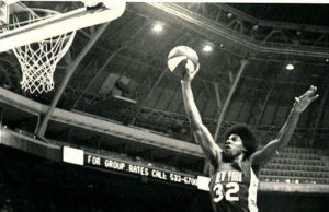 Tra basket, storia ed impegno sociale: Dottor J il primo cestista capace di volare