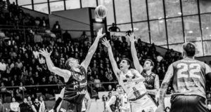 Al PalaTricalle nel supplementare festeggia Salerno. Semifinale playoff 1-1