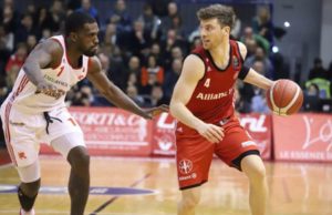 LBA: Mekel regala la vittoria all’ultimo respiro a Reggio Emilia. Al PalaBigi Trieste sconfitta 87-86
