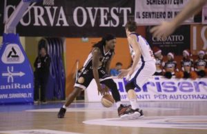 A2: L’Apu Udine torna a sorridere al PalaCarnera battendo la cenerentola Orzinuovi (84-63)