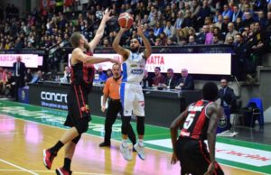 Carbone nella calza della befana. Varese passa al PalaVerde superando Treviso 79-84