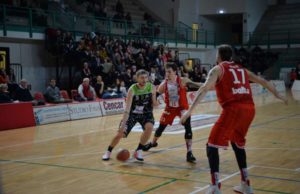 Serie B: Cento allunga nel primo quarto. Faenza cade in casa della capolista 76-55