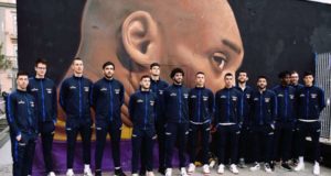 La Nazionale in visita al Kobe Memorial Park di Napoli. Il campo dedicato a Kobe grazie ai Charlatans Nazionale al Kobe Memorial Park