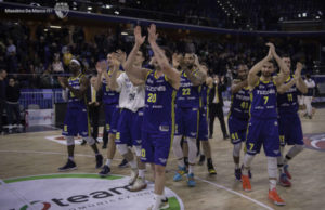 A2: Tezenis inarrestabile. Soffre, lotta e vince a Milano