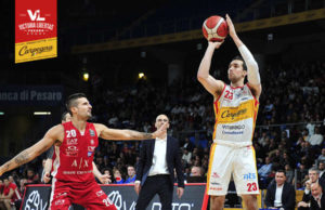 Carpegna Prosciutto Basket Pesaro: Anche Zach Thomas torna negli Stati Uniti