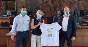 “Noi Siamo Bergamo – 2020 per non dimenticare”, presentata in Comune la maglia commemorativa