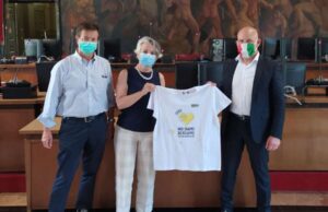 “Noi Siamo Bergamo – 2020 per non dimenticare”, presentata in Comune la maglia commemorativa