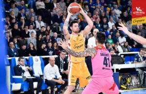 LBA: Simone Zanotti rinnova con la Carpegna Prosciutto Basket Pesaro