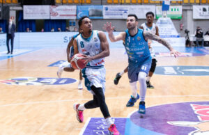 E’ Battaglia vera al PalaBancoDesio. Brescia ha la meglio su Cantù all’overtime