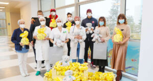 Pallacanestro Forlì: Donati peluche e panettoni al reparto Pediatria dell’Ospedale “Morgagni – Pierantoni”