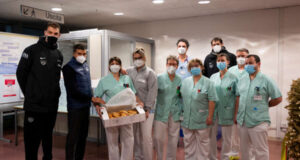 “Take Care Your Doc”, Aquila Basket e Sosi consegnano 500 pizze agli operatori sanitari del Santa Chiara