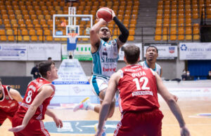 LBA: Al PalaDesio Cantù supera Trieste trascinata da un superlativo Sha’markus Kennedy