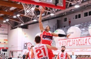 Unieuro Forlì: ecco la “Decima”. Vittoria a Cento 54-72
