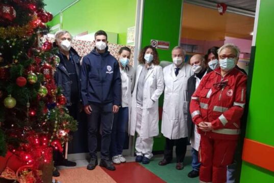 Omnia Basket Pavia: Consegnati i doni per l’Epifania alla Pediatria del San Matteo