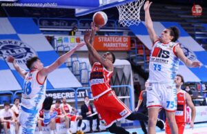 A2: Roderick punisce Ferrara nel finale. Il derby è dell’Unieuro Forlì