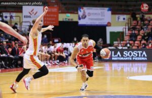 A2: L’Unieuro Forlì fa tredici. Vittoria nel derby con Ravenna 83-77