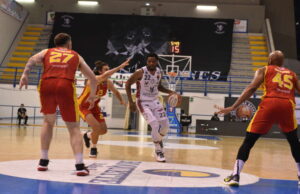 A2: Sanders e Fabi danno la spallata nel finale, Gara 1 è della Bertram
