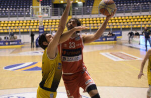 A2: La difesa premia nel finale Forlì. l’Unieuro vince a Torino 84-89