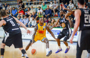 A2 Playoff: Scafati vince all’overtime contro Udine. La Finalista si decide in Gara5 ad Udine