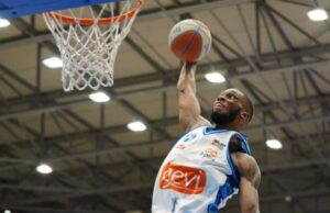 A2: Napoli sfrutta il fattore campo e si impone su Ferrara in semifinale. Serie 1-0