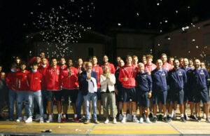 Pallacanestro Reggiana: Piazza piena a a Castelnovo ne’ Monti per la festa biancorossa