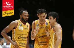 Nel posticipo del PalaDozza la Fortitudo supera Pesaro e conquista la prima vittoria stagionale