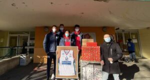 Sociale: il Bologna Basket consegna regali di Natale ai bimbi dell’AGEOP
