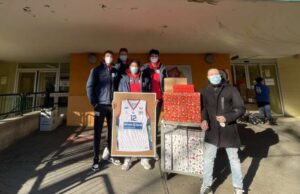 Sociale: il Bologna Basket consegna regali di Natale ai bimbi dell’AGEOP