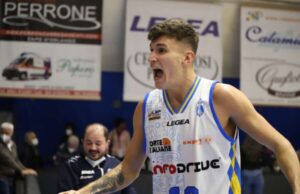 Buzzer-beater da centrocampo di Simone Vecerina. La Capo d’Orlando batte Piacenza 68-66