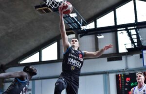 La Vanoli Cremona torna alla vittoria superando 89-80 la Dinamo Sassari al PalaRadi