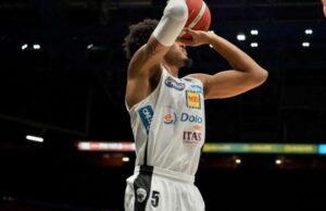 Dolomiti Energia Trentino: che beffa a Masnago. Bianconeri sconfitti 90-89