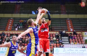 A2: La Tezenis scappa nella ripresa. Forlì cade all’Unieuro Arena 65-73