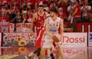 A2: Cento vince in rimonta Gara3 contro Pistoia. Alla Milwaukee Dinelli Arena è 63-52