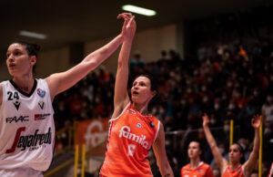 Il Famila Wuber Schio si impone nettamente 78-51 su Bologna e vola sul 2-0