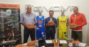 Givova Old Star Game 2022: Presentate le maglie del grande evento benefico del PalaBarbuto.