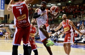Esordio amaro per Trieste. Nel secondo tempo Pesaro scappa e si prende i due punti