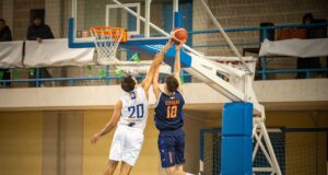 La NMC sfiora l’impresa ma nel finale vince Mola: 75- 69 al PalaPinto