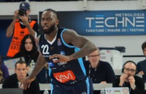 La GeVi Napoli batte Pesaro 98-87 con un favoloso ultimo quarto