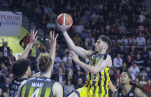 La UEB Gesteco fa saltare il fattore campo in gara 1 a Udine (82-88)