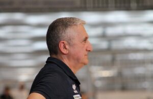 Agribertocchi Orzinuovi e coach Marco Calvani ai saluti