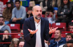 La Carpegna Prosciutto Basket Pesaro e Maurizio Buscaglia ai saluti. Meo Sacchetti è il nuovo coach